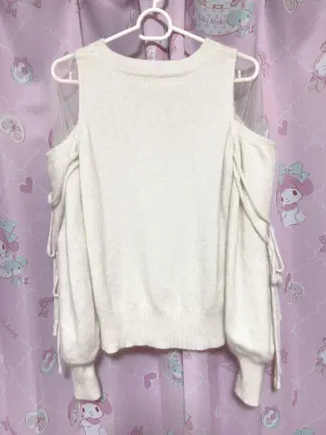 오프숄더 니트
