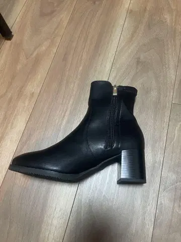 블랙 지퍼 숏부츠