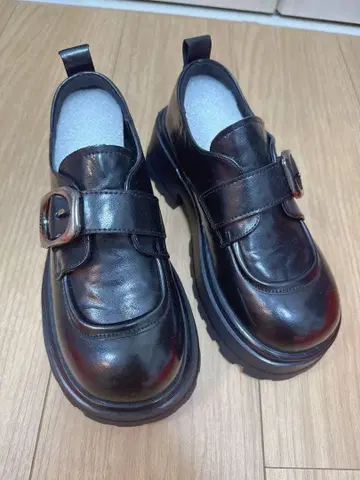 블랙 가죽 통굽 로퍼