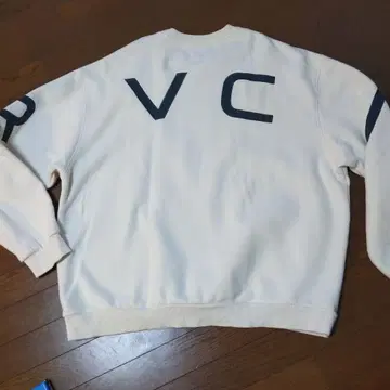 RVCA 화이트 맨투맨 트레이닝복