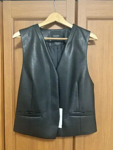 저널 스탠다드 레사주 인조 가죽 베스트