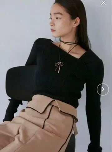 새상품급 라그나문 비대칭 턱 니트 풀오버 블랙 검정