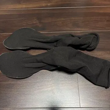 YEEZY (이지) KANYE WEST YEEZY PODS