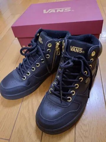 VANS 블랙 하이컷 스니커즈 24.5cm