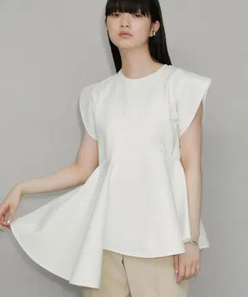 [ 지속가능성 ] 프릴 페플럼 티셔츠