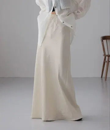 lowrys farm 스트레치 새틴 스커트 아이보리