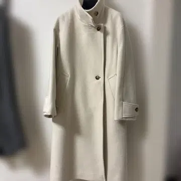그린 레이블 릴랙싱 아이보리 롱 코트