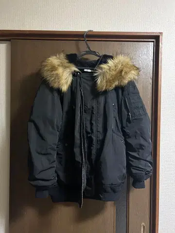 MOUSSY 블랙 다운 자켓 퍼 포함