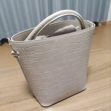 [ 새상품급 ] 베이지 악어 무늬 가죽 숄더백