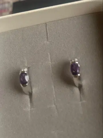 K10 화이트 골드 자수정 후프 귀걸이