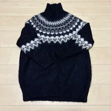 BATTONE 바토너 페어아일 하이넥 스웨터 블랙 새상품급