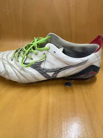 미즈노 모렐리아 네오 3 스파이크 끈 옐로우 그린