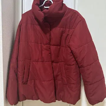 빨간색 숏 다운 자켓