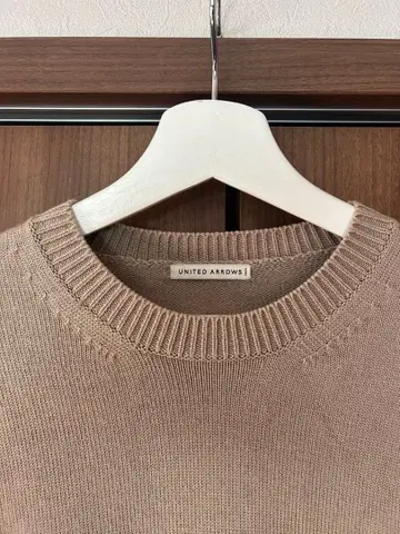 베이지 크루넥 니트