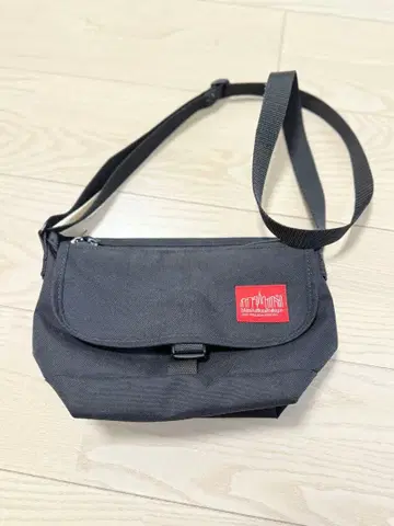 ManhattanPortage 블랙 숄더백