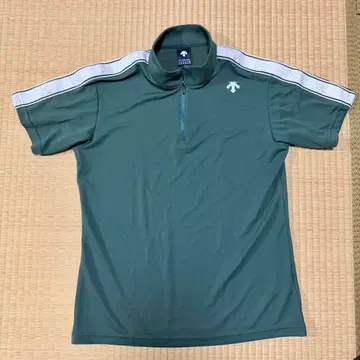 데상트 골프 다크 그린 하프 지퍼 셔츠