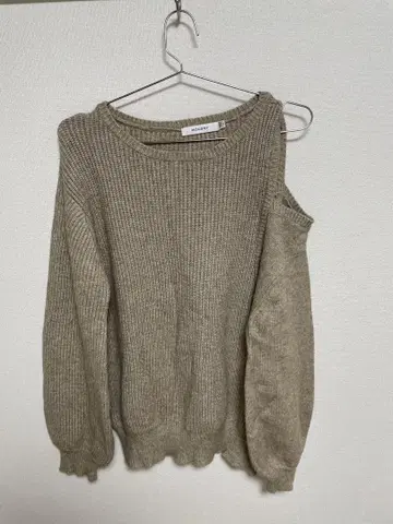 MOUSSY 베이지 오프숄더 니트