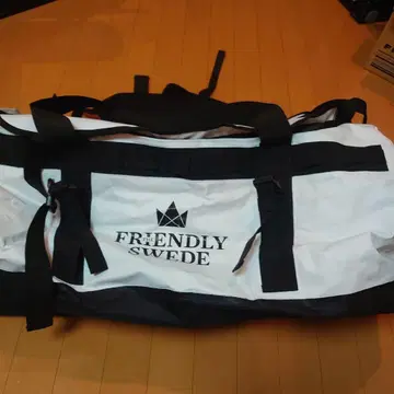 FRIENDLY SWEDE 보스턴 백 화이트/블랙