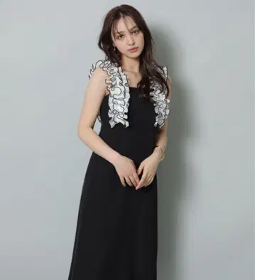 숄더 프릴 I 라인 원피스 리랜드트루