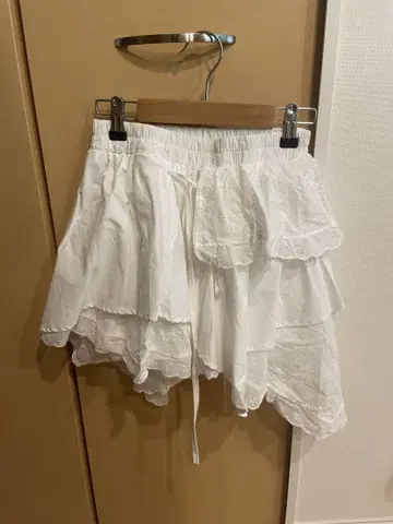 비대칭 플레어 스커트 화이트