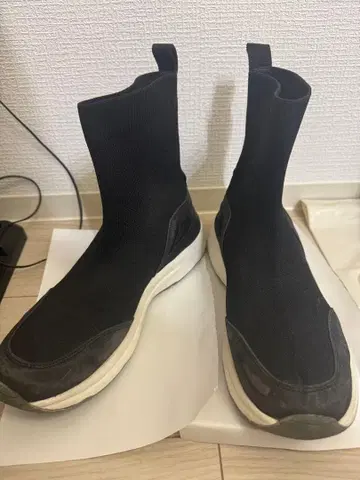 삭스 부츠, 스니커즈