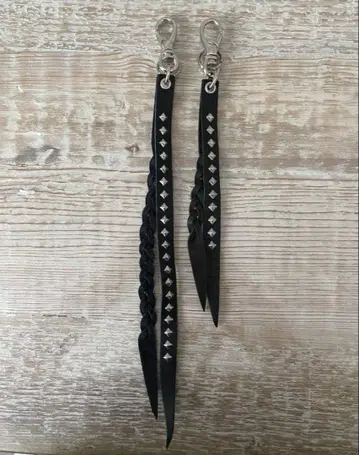 STUDS & KNITTING LEATHER KEY RING