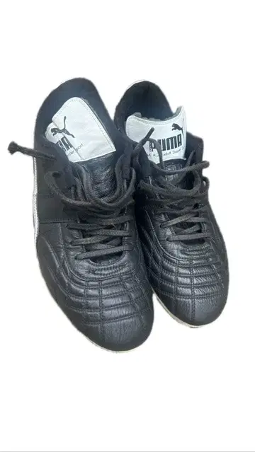 Puma 블랙 축구화
