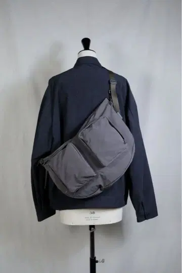 AMIACALVA SPLIT YARN BODYBAG