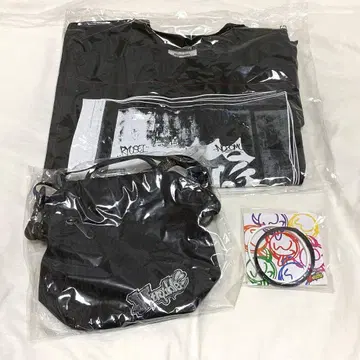 WEST. Wtrouble 굿즈