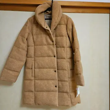 카멜색 다운 코트