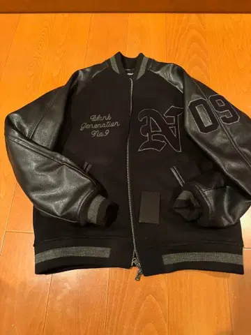 넘버나인 바시티 자켓