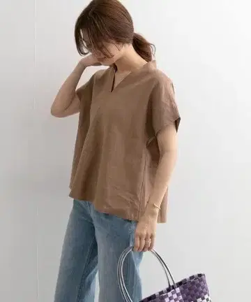 새상품급 브라운 린넨 어반 리서치 도어스 린넨 V넥 블라우스