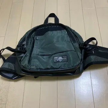 다크 그린 바디백