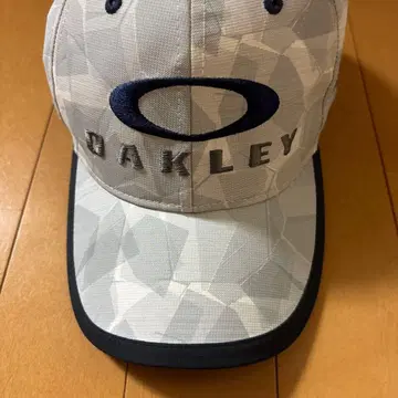 OAKLEY 카모 패턴 캡