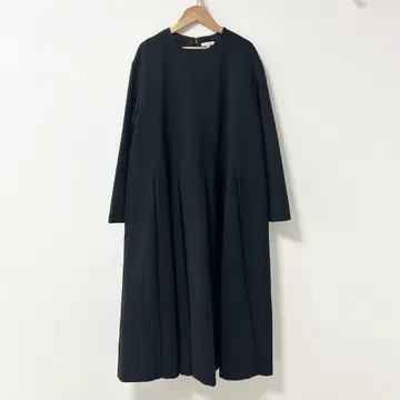 2024AW 23구 울 더블 크로스 불규칙 턱 플레어 원피스