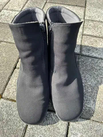 블랙 지퍼 달린 숏부츠