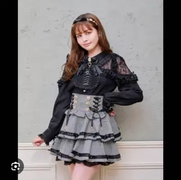 LIZLISA 프론트 요크 프릴 블라우스 블랙