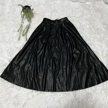 [ grove ] 새상품급 가죽풍 플레어 스커트 A라인 M사이즈 블랙