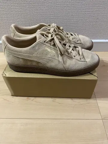 PUMA 베이지 스웨이드 로우컷 스니커즈