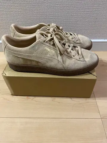 PUMA 베이지 스웨이드 로우컷 스니커즈