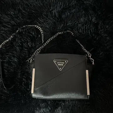 GUESS 블랙 숄더백