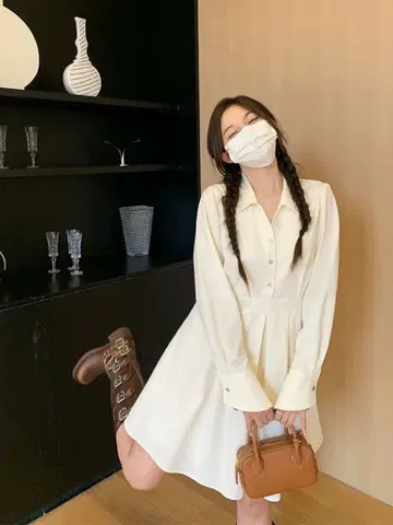 화이트 셔츠 드레스 긴팔 핸드백 포함