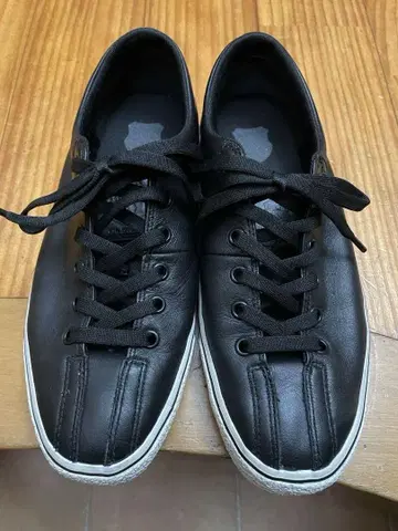 K.SWISS 가죽 블랙 스니커즈 케이스위스