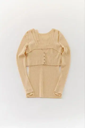 a ccordion LAYERED TOPS SET cream