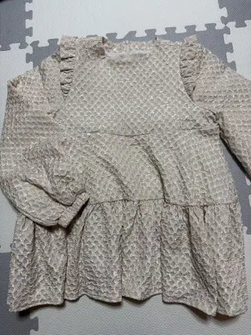 fitmore 핏모어 베이지 프릴 티어드 상의