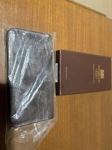 화이트하우스 콕스 브라이들 가죽 지퍼 장지갑