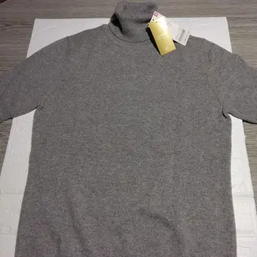 새상품 UNIQLO 캐시미어 100% 그레이 터틀 M 반팔 (택 포함)