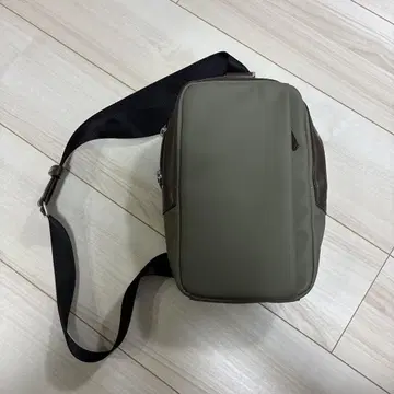 COMME CA MEN 바디백