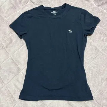 Abercrombie&Fitch 아바클로 네이비 티셔츠 해외 걸