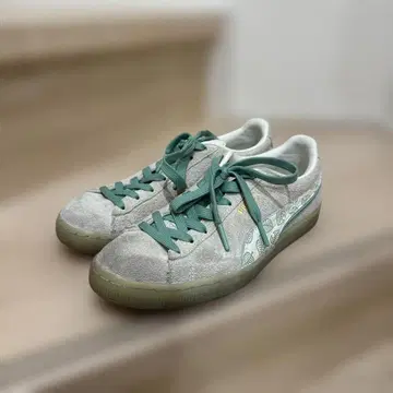 동물의 숲 PUMA 스웨이드 그레이/그린 스니커즈